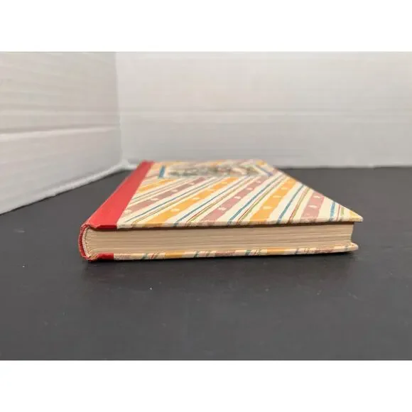 Book, Alice's Adventures in Wonderland, hardcover, Lewis Carroll, set of two - Picture 3 of 16